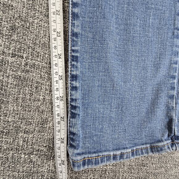 Levis Classic Straight Women's Medium Wash Jeans Size 31 - Picture 6 of 7